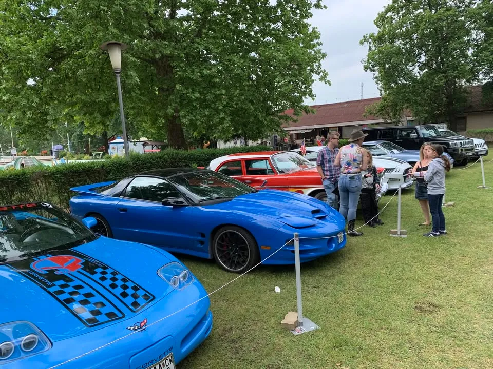 PécelV8 amerikai és veterán autós és motoros találkozó Pécel Szeme