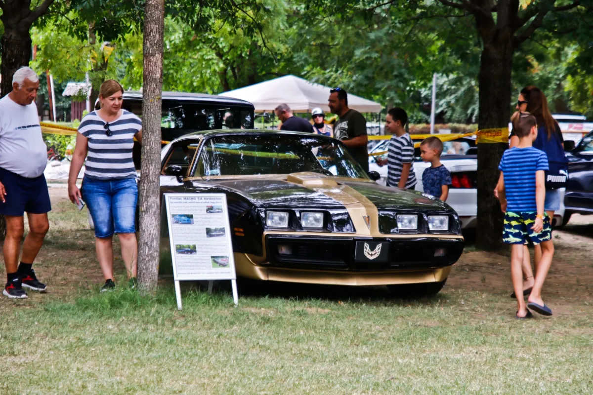 JászszentV8 Amerikai és Veteránautó Találkozó valamint Motoros Rockfesztivál